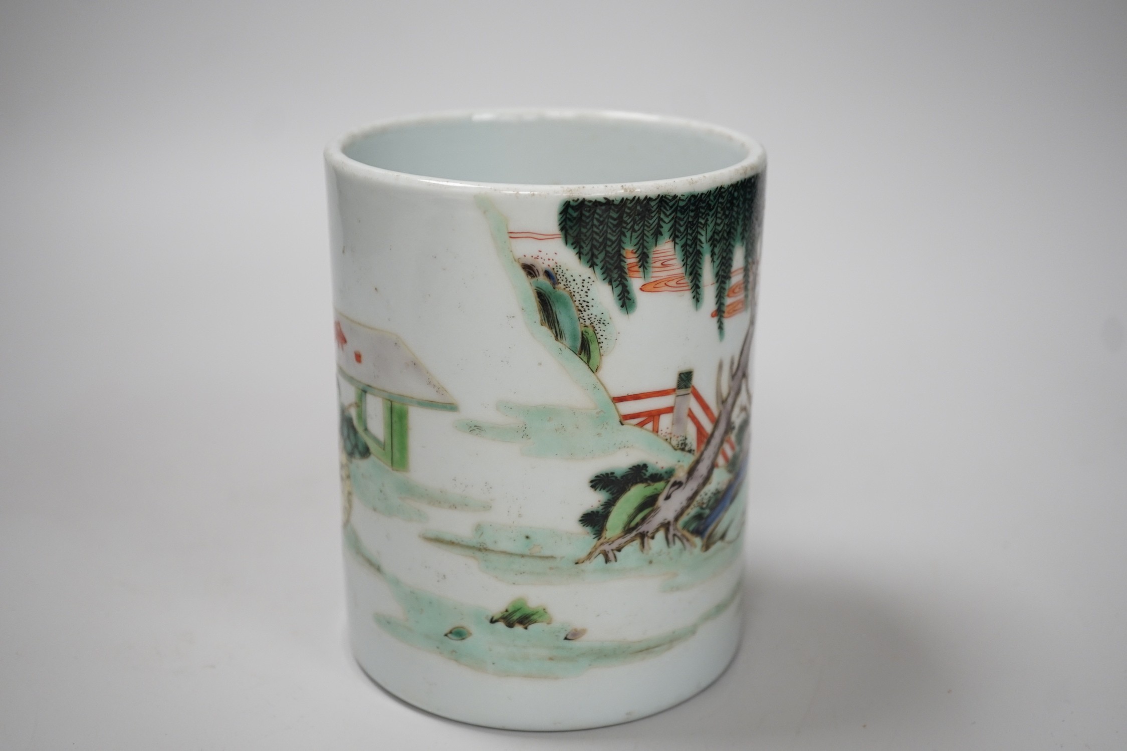 A Chinese famille verte brush pot, 13cm